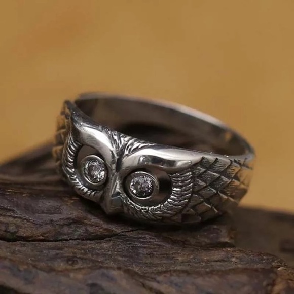 Silver Tone Diamond Eye Owl Ring - Picture 4 of 7